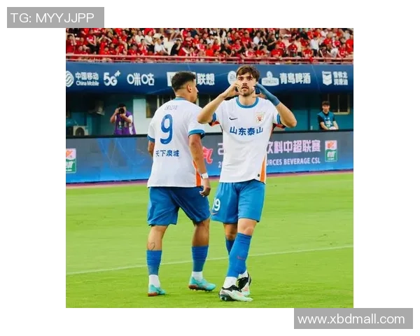 足球巨星再度踏上中国土地球迷热情高涨期待精彩对决